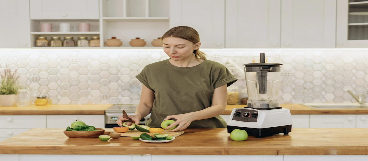 Blender vs. Food Processor: What's the Difference?